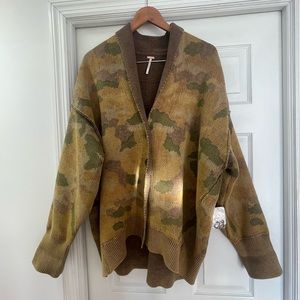 Free People Camouflage Pattern Cardi Sweater Oversized Army Combo